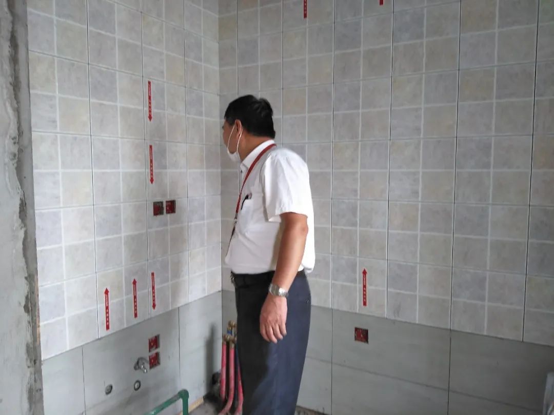 摩登7娱乐巡检 | 开槽埋线,工地整洁美观! 摩登7娱乐巡检 | 开槽埋线,工地整洁美观!