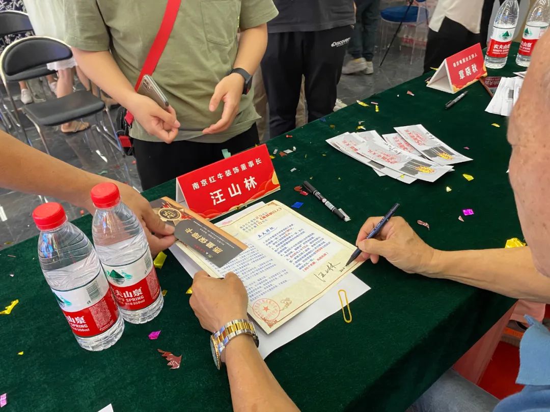 神秘大礼令人震惊!直击摩登7娱乐25周年庆活动现场,气氛太火爆! 神秘大礼令人震惊!直击摩登7娱乐25周年庆活动现场,气氛太火爆!