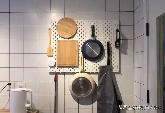 早知道洞洞板这么好用，何必打那么多柜子呢？