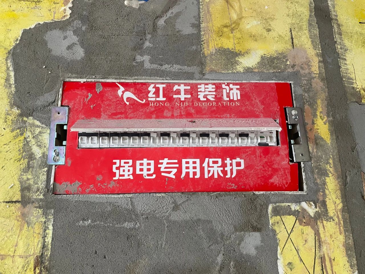 工地突击巡检:高温下的坚守,让每个细节都经得起检验 工地突击巡检:高温下的坚守,让每个细节都经得起检验