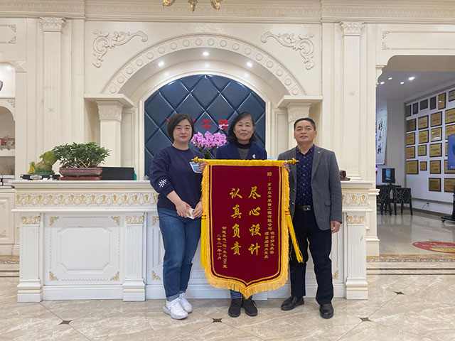 再收锦旗｜一面锦旗+一封超长感谢信，这背后究竟是怎样的……