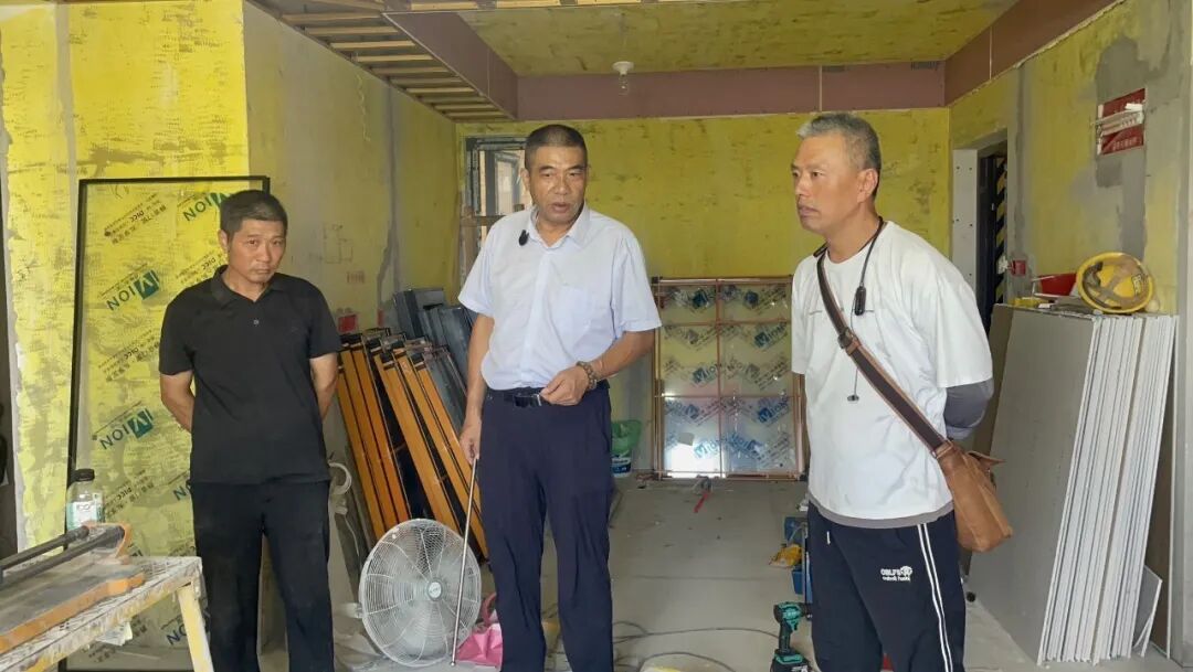 摩登7娱乐29载匠心如一:总经理突击工地巡检,严控细节,铸就品质! 摩登7娱乐29载匠心如一:总经理突击工地巡检,严控细节,铸就品质!