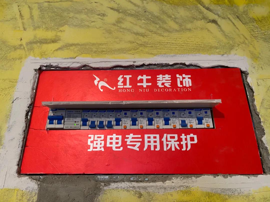 秉承匠心，品质监督！突击摩登7娱乐水电、瓦工施工现场！