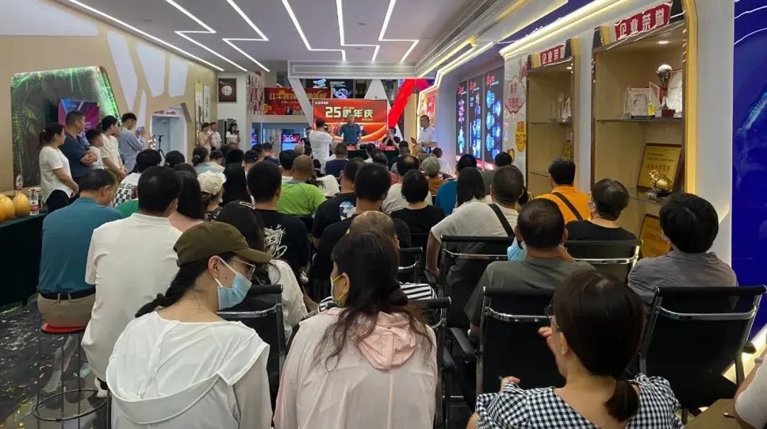 神秘大礼令人震惊!直击摩登7娱乐25周年庆活动现场,气氛太火爆! 神秘大礼令人震惊!直击摩登7娱乐25周年庆活动现场,气氛太火爆!