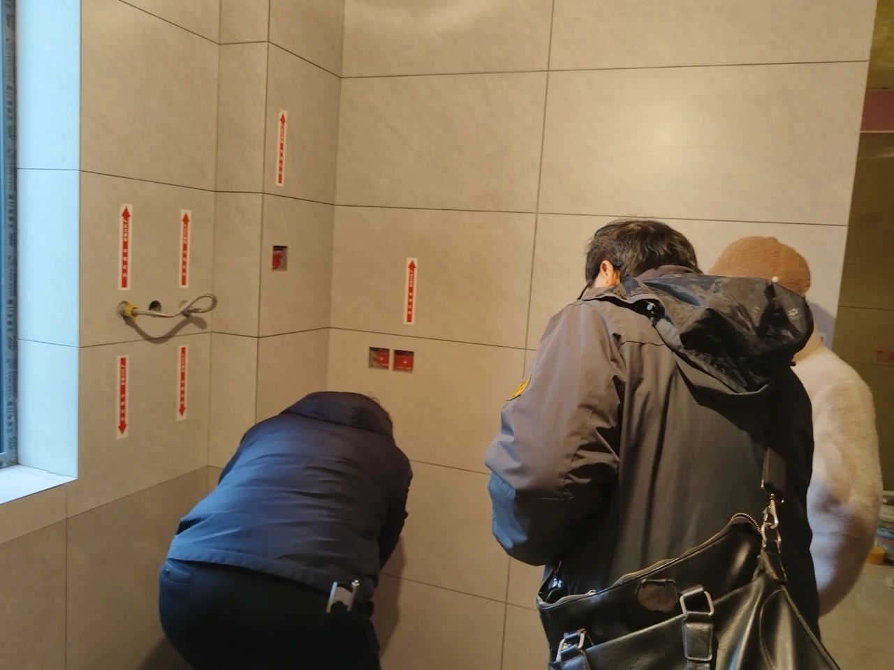工地巡检|巧遇两户业主,坚守品质承诺,不放过任何细节 工地巡检|巧遇两户业主,坚守品质承诺,不放过任何细节