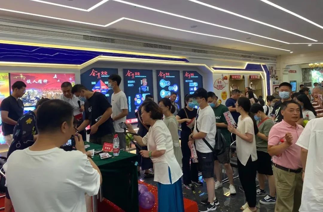 神秘大礼令人震惊!直击摩登7娱乐25周年庆活动现场,气氛太火爆! 神秘大礼令人震惊!直击摩登7娱乐25周年庆活动现场,气氛太火爆!