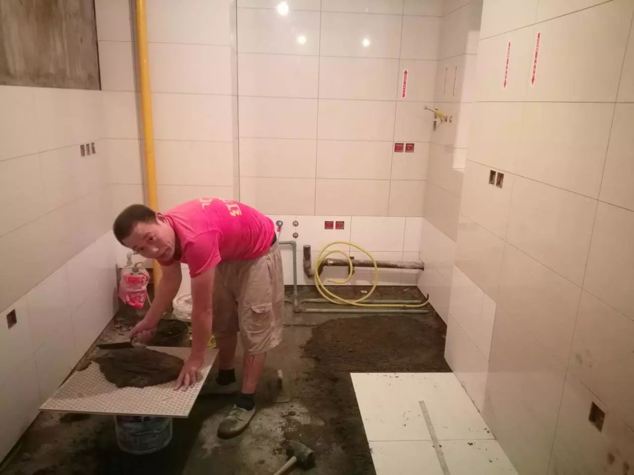 热热热!南京体感温度高达43℃,这群人却不惧高温在做这件事 热热热!南京体感温度高达43℃,这群人却不惧高温在做这件事