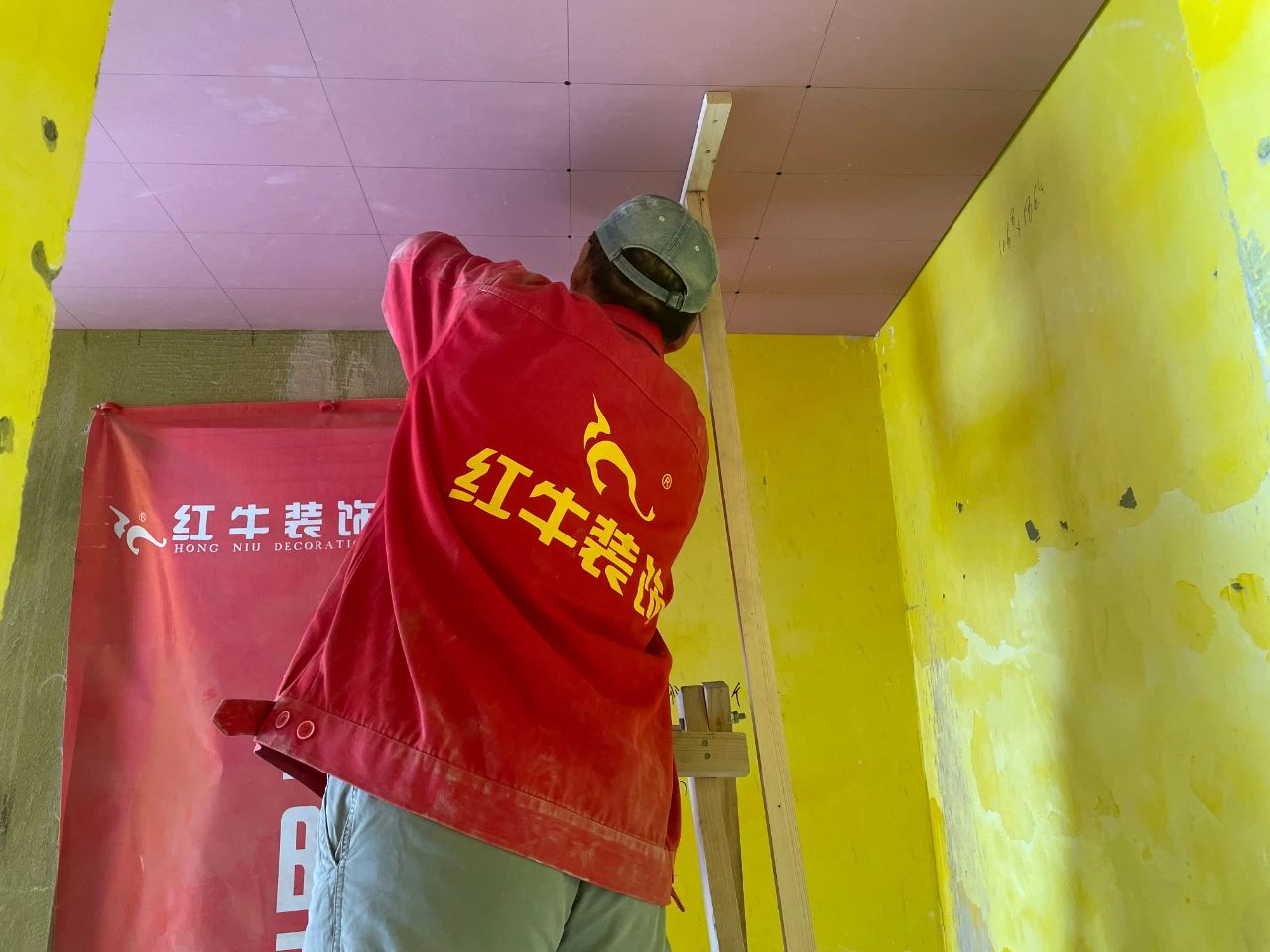 工地巡检｜摩登7娱乐工程总监化身“细节控”，施工现场“揪问题”！