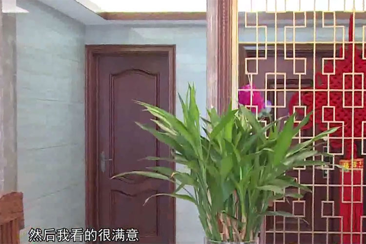南京景枫法兰谷业主谈装修感受：首先要感谢摩登7娱乐公司汪总他们，然后要感谢这个设计师啊，项目经理啊，和参加我这个装潢我这个房子的工作人员，我很感谢他们，谢谢他们，装的很漂亮。