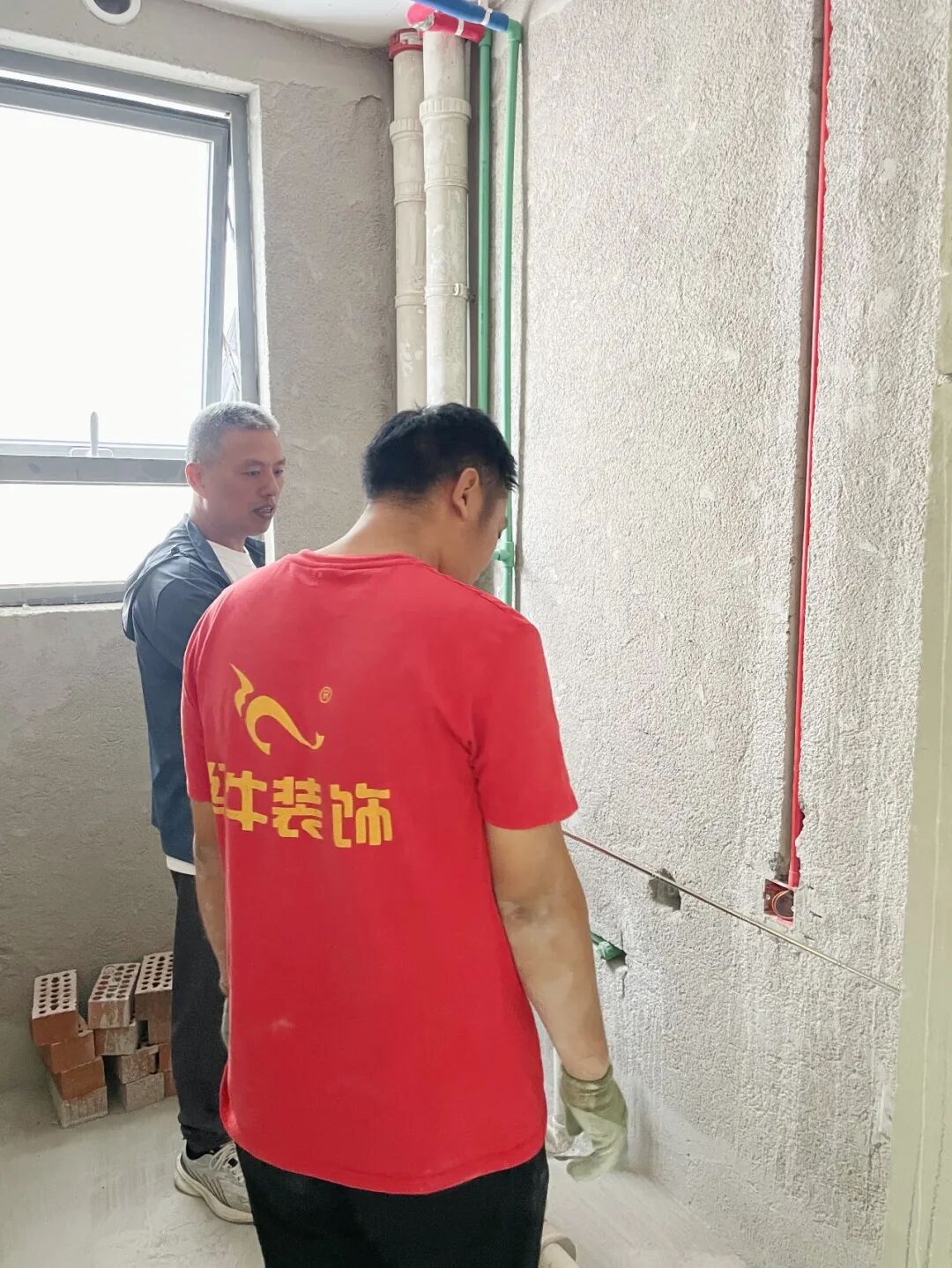 摩登7娱乐工地突击巡检:拒绝“表面功夫”,毫米级误差把控,品质交付我们是认真的! 摩登7娱乐工地突击巡检:拒绝“表面功夫”,毫米级误差把控,品质交付我们是认真的!