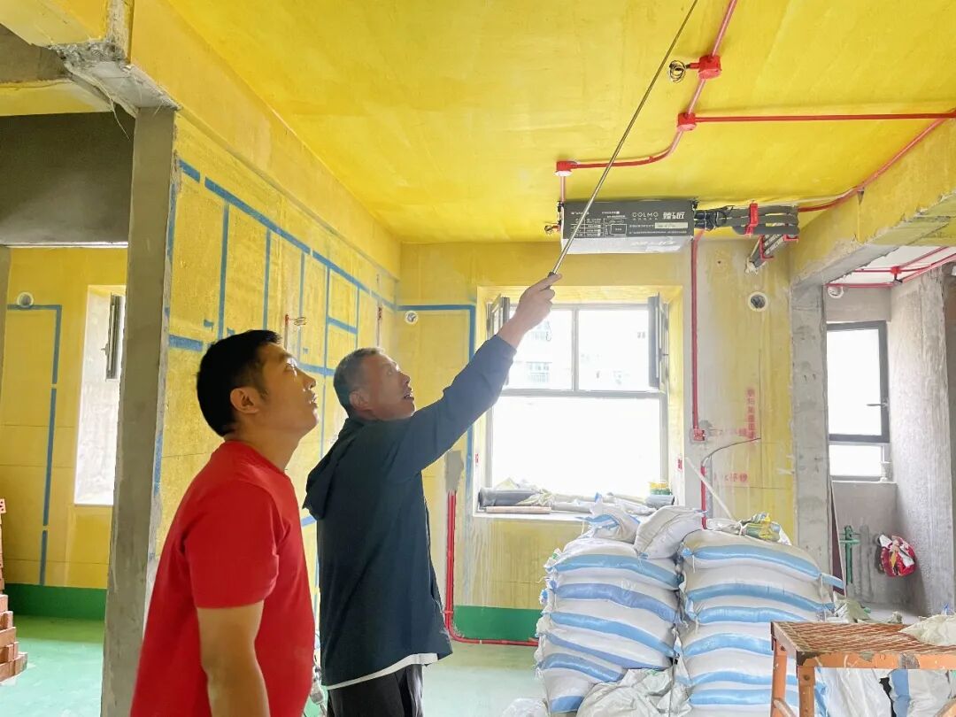 摩登7娱乐工地突击巡检:拒绝“表面功夫”,毫米级误差把控,品质交付我们是认真的! 摩登7娱乐工地突击巡检:拒绝“表面功夫”,毫米级误差把控,品质交付我们是认真的!