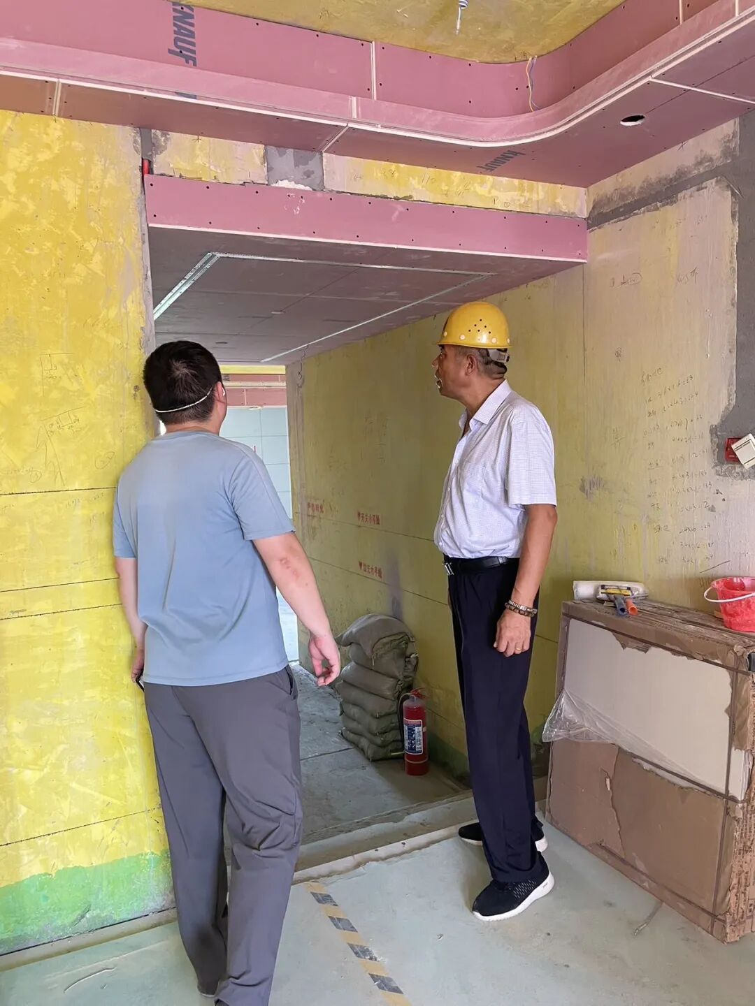 摩登7娱乐总经理“突袭”在建工地,专治各种“差不多”! 摩登7娱乐总经理“突袭”在建工地,专治各种“差不多”!