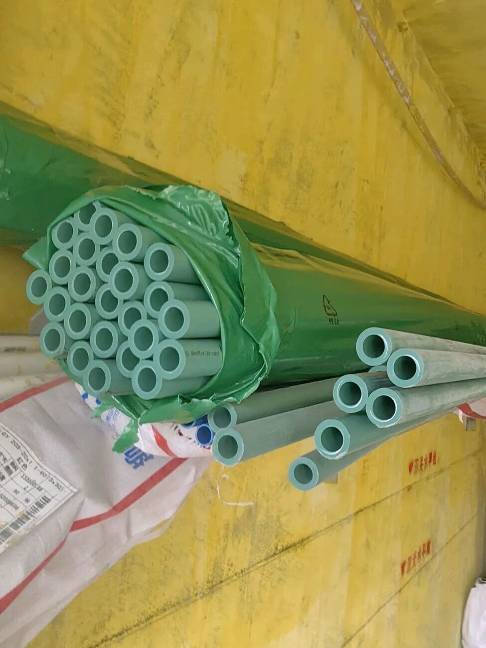 摩登7娱乐工地巡检记:藏在墙里的工艺与标准,必须严格把关! 摩登7娱乐工地巡检记:藏在墙里的工艺与标准,必须严格把关!